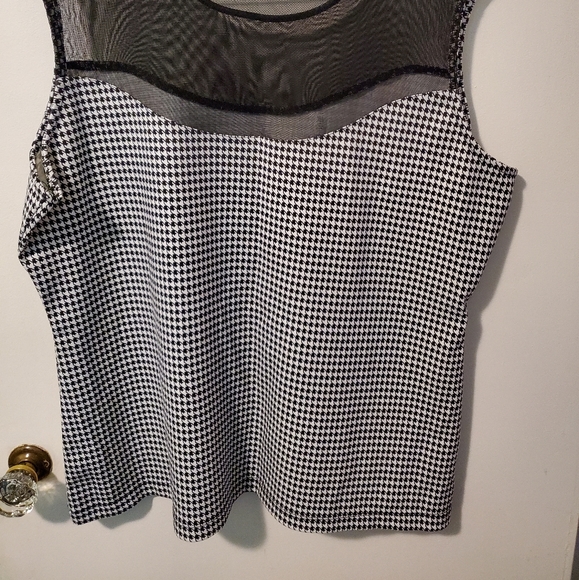 Ladies top - Picture 4 of 4